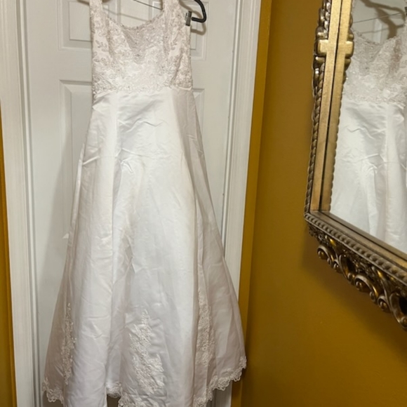 Beautiful Wedding Dress - Picture 4 of 7